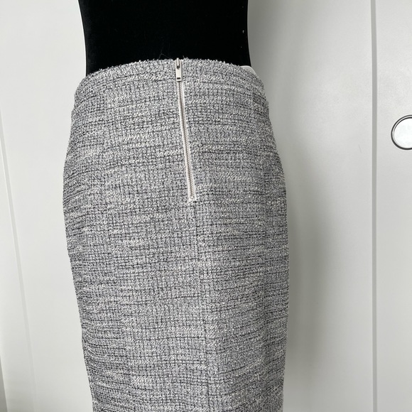 6𝒇𝒐𝒓$50 Tweed gray pencil skirt fits small - Picture 5 of 11